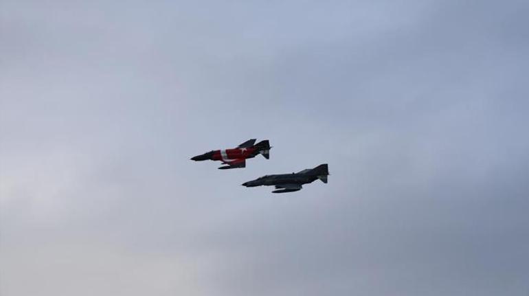 F-4E Phantom uçaklarıyla ‘fil yürüyüşü’