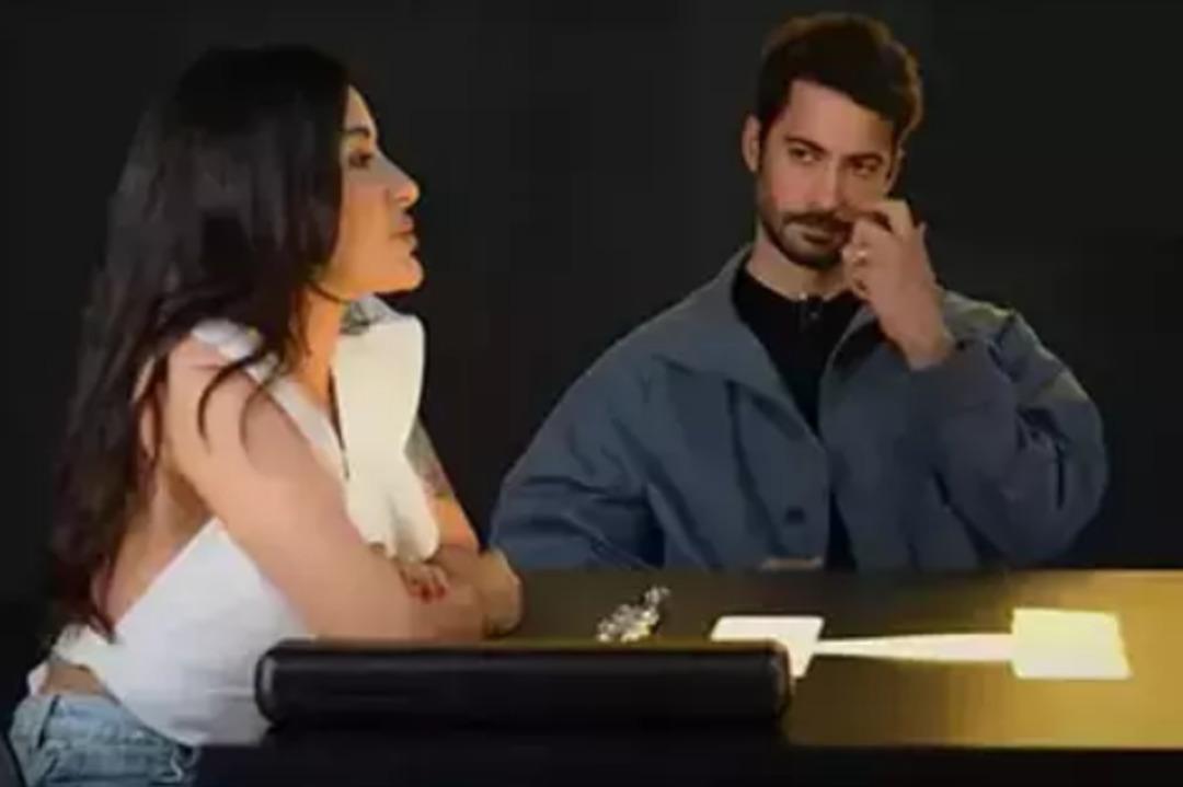 Melek Mosso Açıklama
