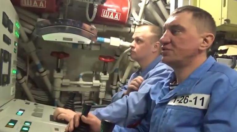 Son dakika Rusyadan endişelendiren tatbikat: Gizlice geçiş yapan denizaltıdan 1000 km uzağa füze