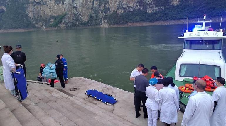 Son dakika Çinde turist tekneleri alabora oldu: 9 ölü, 70 yaralı