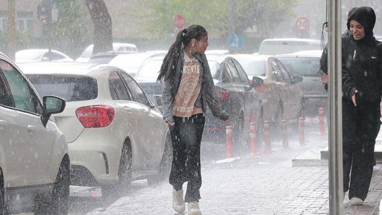 Meteoroloji birçok kent için uyarmıştı Yollar göle döndü, ahır sele teslim oldu